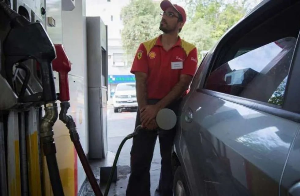 Shell y Axion aumentaron el precio del combustible.
