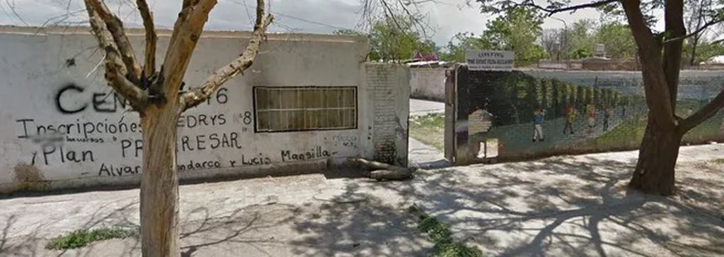 Familias viviendo en aulas de establecimientos que fueron escuelas en Las Heras.