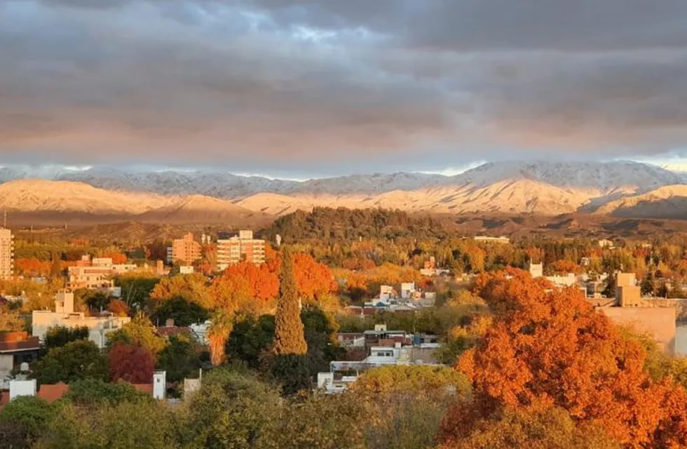Cordillera nevada en Mendoza. Clima en Mendoza. Frío. Otoño en Mendoza.