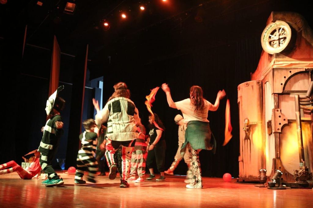 Ushuaia: la obra de teatro “Un viaje en el tiempo” fue un éxito