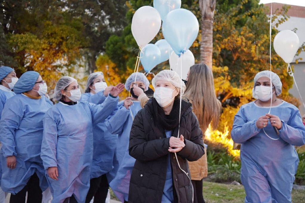 Suelta de globos en Arroyito por las 20.000 vacunas colocadas