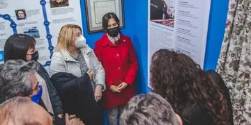 Se inauguró una placa que reconoce el rol de las mujeres en Malvinas.