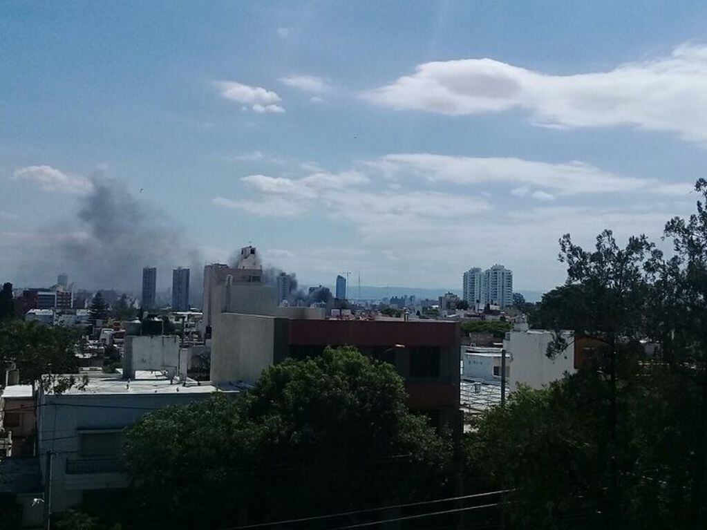 En barrio General Paz, un incendio de proporciones puso en alerta a los vecinos.