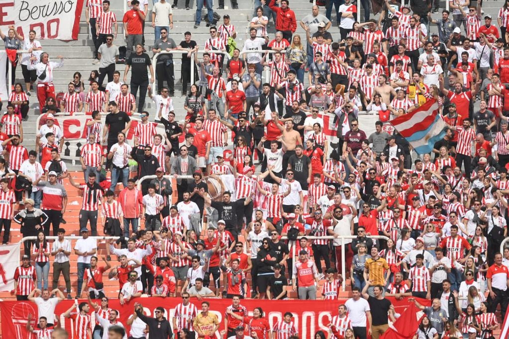 Por los octavos de final de la Copa Argentina, se enfrentan en Mendoza, Independiente de Avellaneda y Estudiantes de La Plata. / José Gutiérrez (Los Andes).