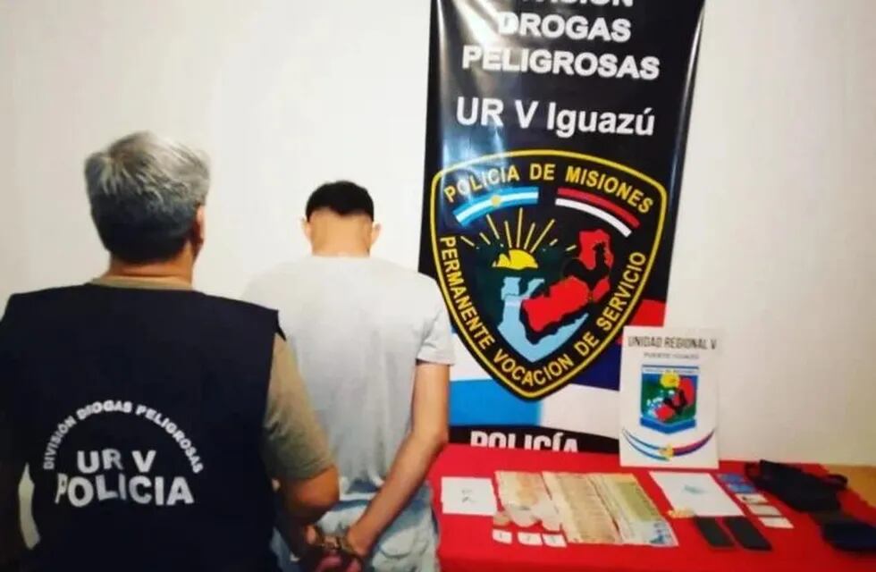 Presunto dealer detenido acusado de vender droga en plena vía pública de Puerto Iguazú.