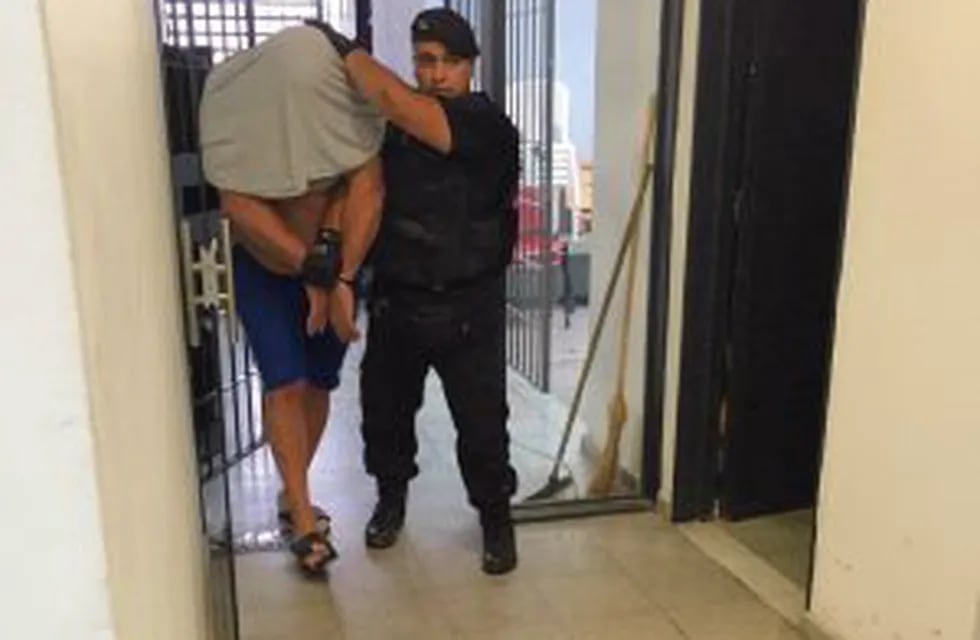 El Ministerio de Seguridad ordenó el traslado de detenidos en comisarías de Rosario.
