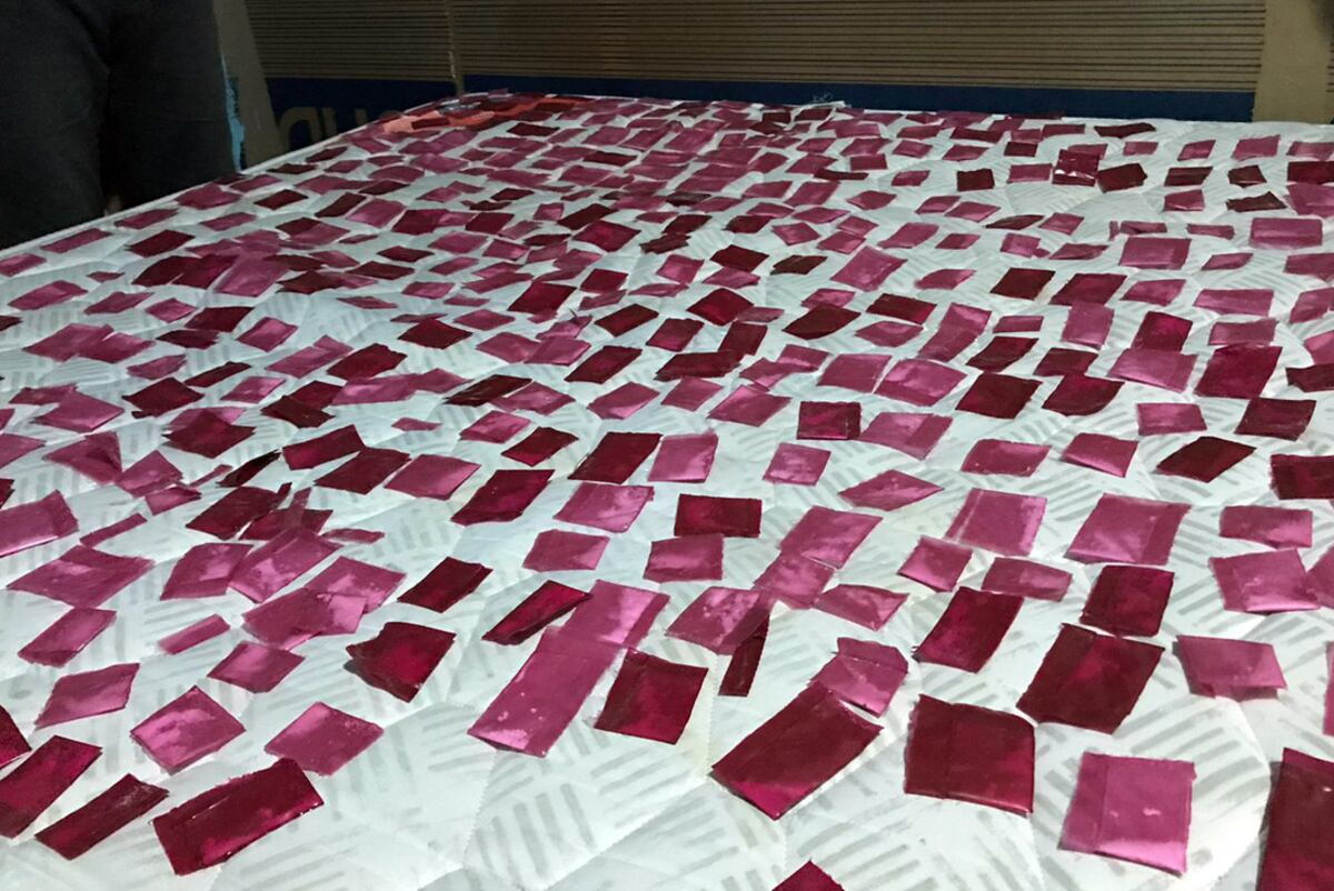 En su casa, el "Paisa" tenía los mismos paquetes que fueron econtrados con la droga adulterada
