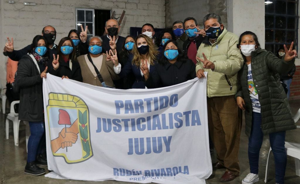 Dirigentes y candidatos del Frente de Todos-PJ Jujuy, en el acto realizado en instalaciones del Sindicato de Luz y Fuerza de Jujuy.