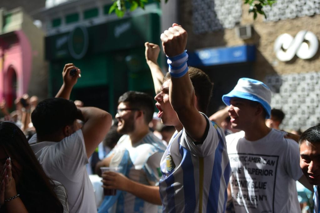 Nueva Córdoba. Así se gritaron los goles de Argentina contra Croacia. (Foto / Javier Ferreyra)