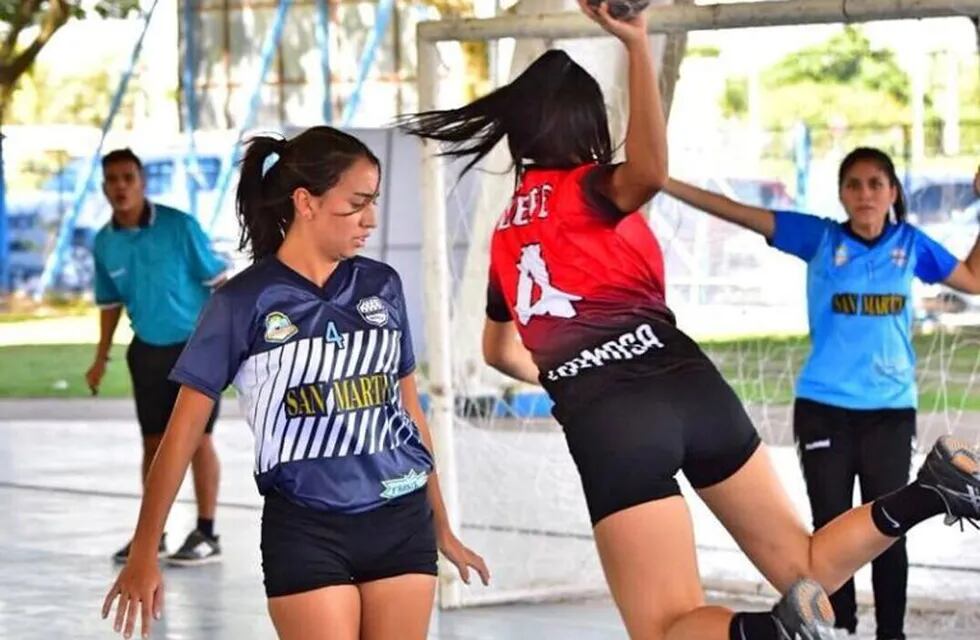 Defensores de Formosa venció a San Martín 35 a 15 en el único encuentro de la rama femenina.