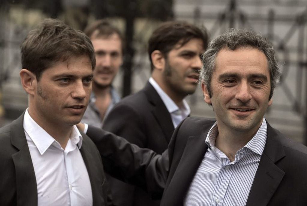 Axel Kicillof y Andrés Larroque en 2015 (AFP PHOTO / JUAN MABROMATA)