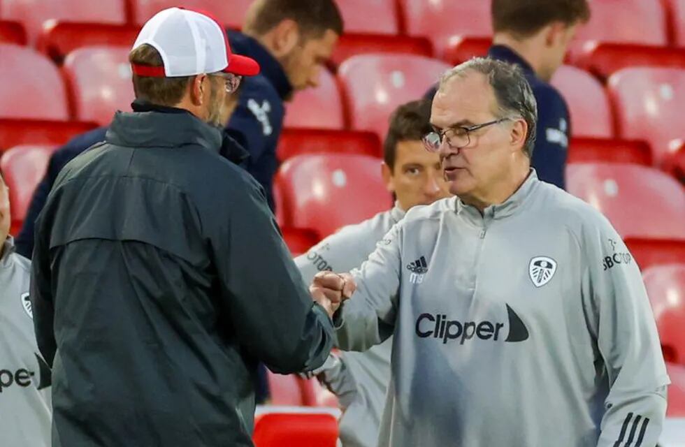 Liverpool's manager Jurgen Klopp, left, shakes hands with Leeds United's head coach Marcelo Bielsa at the end of the English Premier League soccer match between Liverpool and Leeds United, at the Anfield stadium, in Liverpool, Saturday, Sept. 12, 2020. (Phil Noble, Pool via AP)