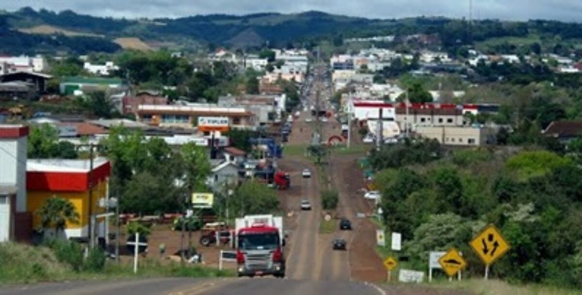 San Antonio: unos 2.000 vecinos cruzan a diario a Brasil para trabajar ante la falta de obras y oportunidades en Argentina thumbnail