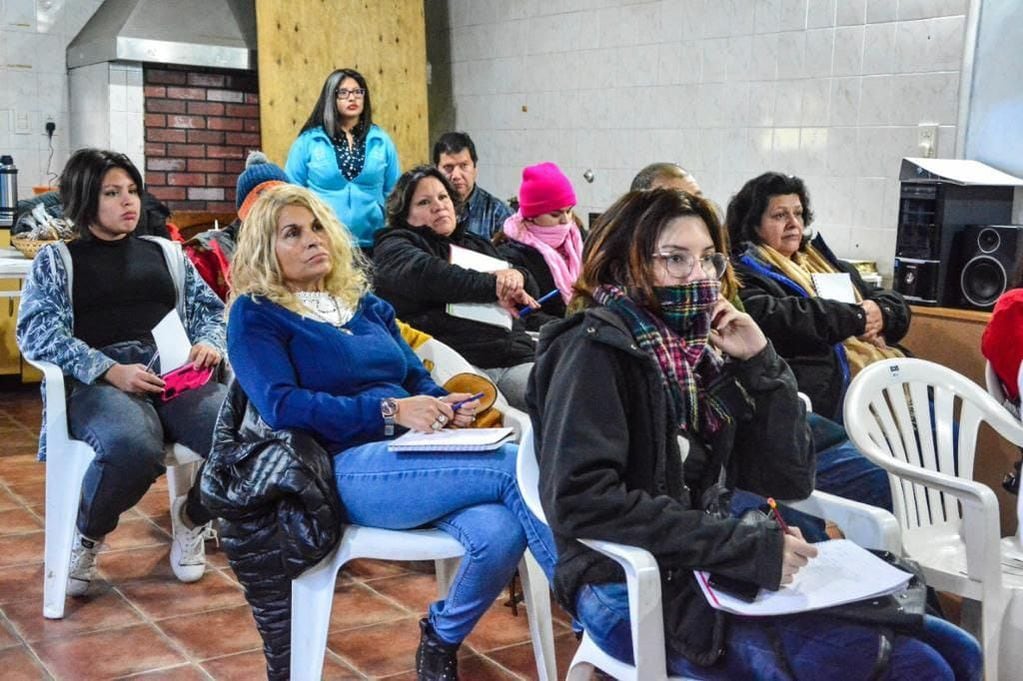 Integrantes de Hockey Social “Cerro Dos Banderas” recibieron la capacitación en manipulación de alimentos.
