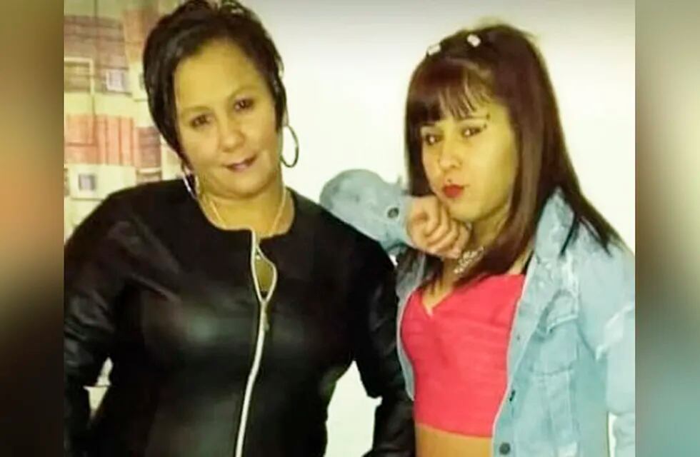 La joven Araceli junto a su madre (Plan B Noticias)