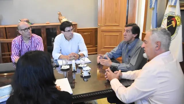 Gobernador Carlos Sadir con ministros