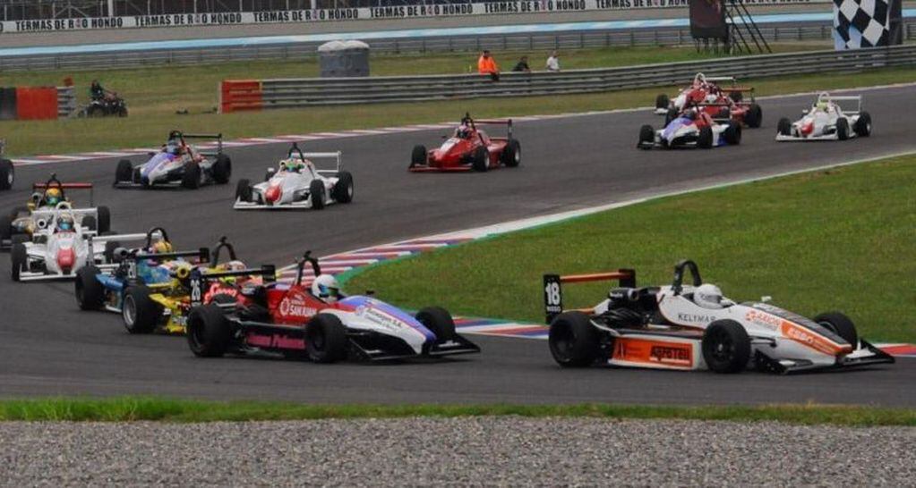 La Fórmula Renault Plus disputó la fecha anterior en Termas de Río Hondo, donde acompañó al Turismo Nacional.