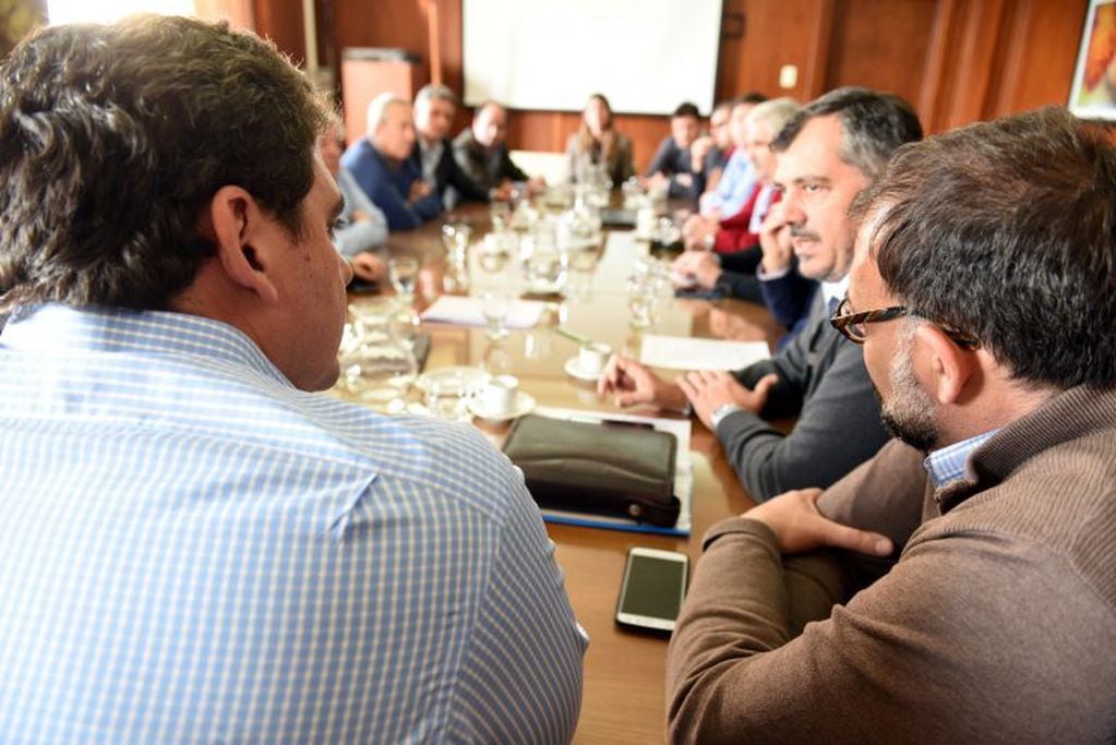 El ministro Martín Kerchner se reunió con los empresarios de la construcción de Mendoza.
