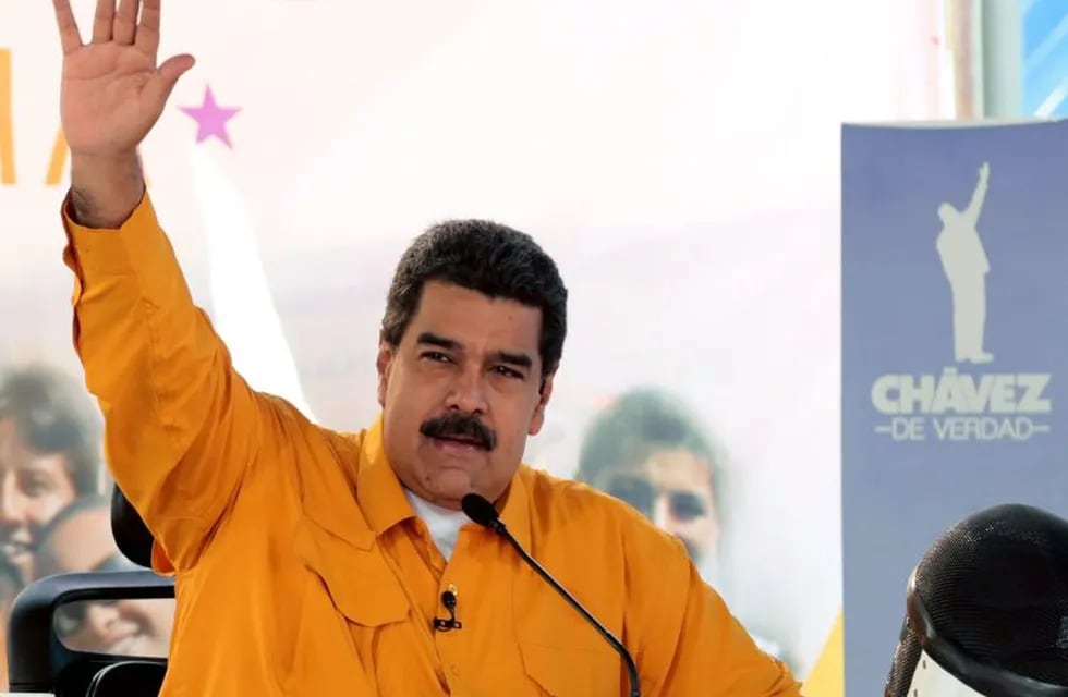Venezuelan President Nicolas Maduro speaks during a tv broadcast in Caracas on February 12, 2017.nMaduro on Sunday called on the Attorney General and the Judiciary to imprison those who received bribes from the Brazilian construction company Odebrecht in 
