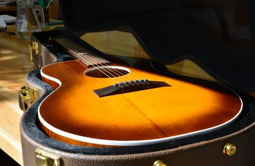 Guitarra diseñada con madera de lenga fueguina