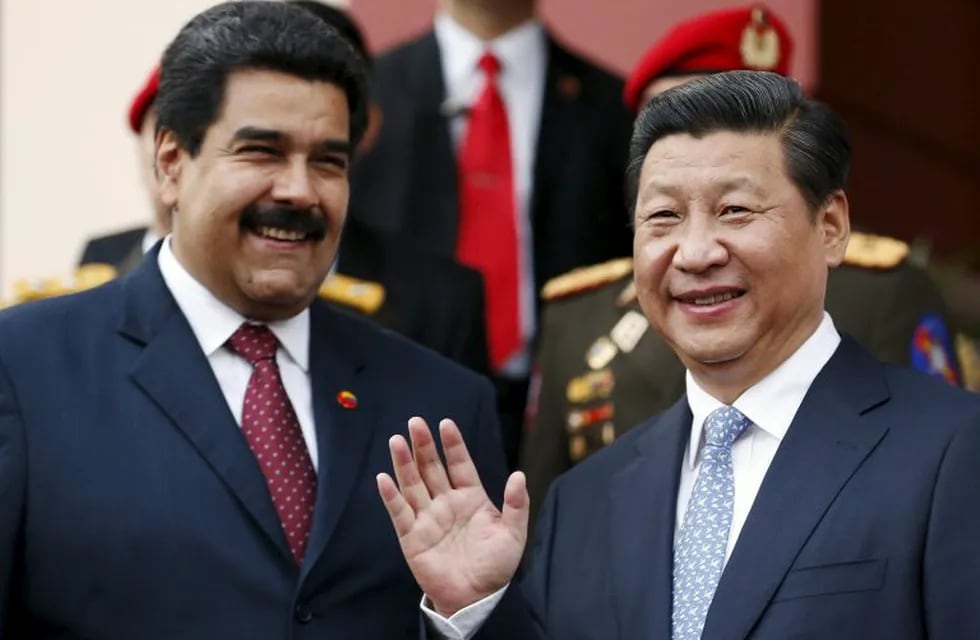 Nicolas Maduro y Xi Jinping durante un encuentro oficial en el Palacio de Miraflores, Caracas, en julio de 2014. (REUTERS/Jorge Silva)
