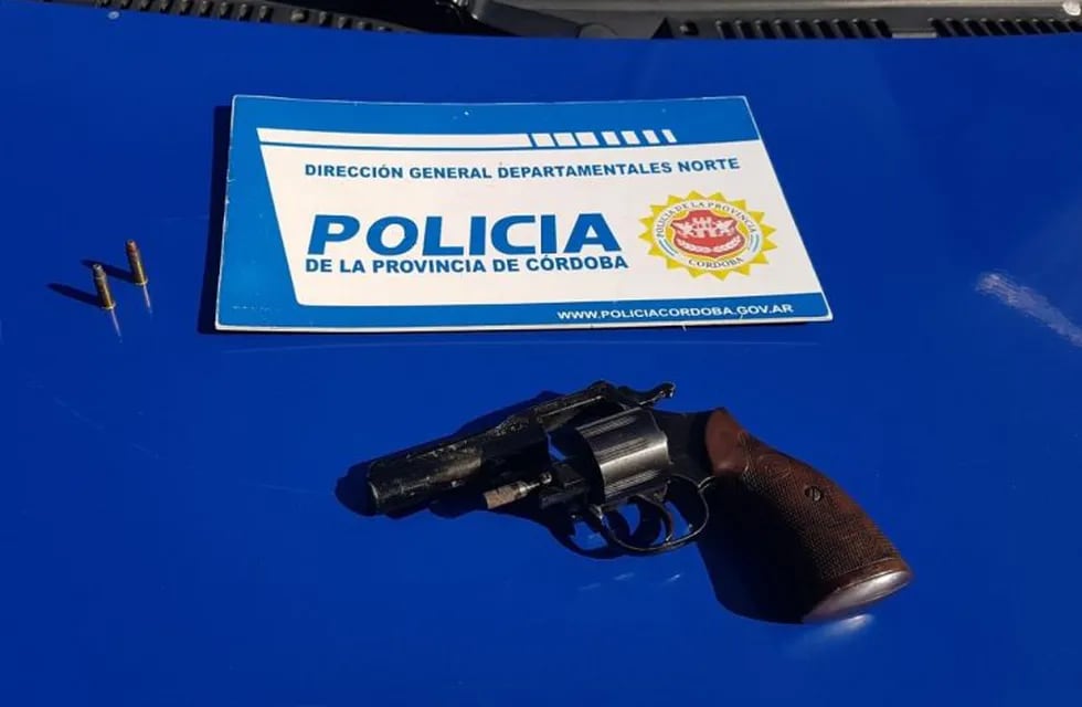 El arma de fuego secuestrada en la pelea en Villa Carlos Paz.