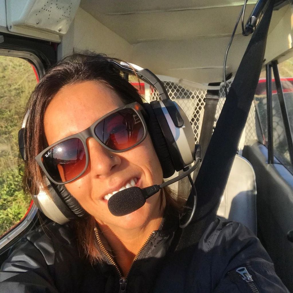 Jennifer Dillon, la primera piloto acróbata mujer del país.