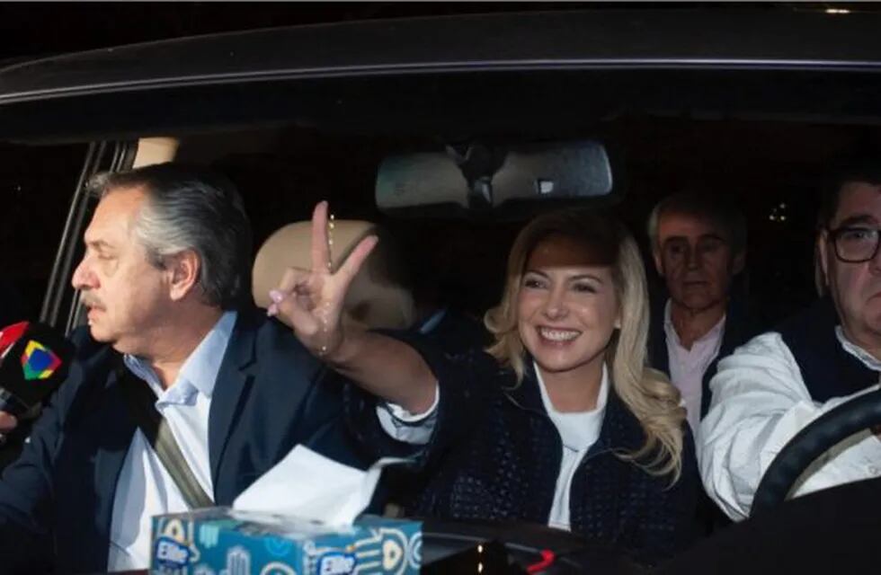 Alberto Fernández llegando al bunker del Frente de Todos. (Foto: Rolando Andrade)