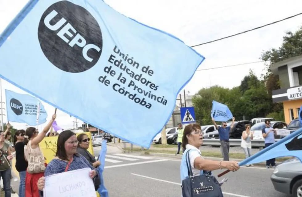 El MST se manifestó contra las reformas en el puente Maipú.