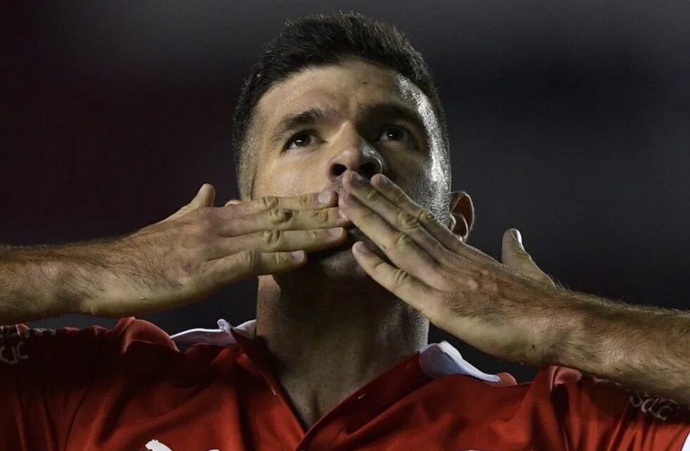 Argentina's Independiente forward Emmanuel Gigliotti celebrates after scoring the team's second goal against Venezuela's Deportivo Lara during the Copa Libertadores group G football match at Libertadores de America stadium in Avellaneda, Buenos Aires on May 24, 2018. / AFP PHOTO / JUAN MABROMATA avellaneda  futbol copa libertadores 2018 futbolistas partido independiente vs deportivo lara