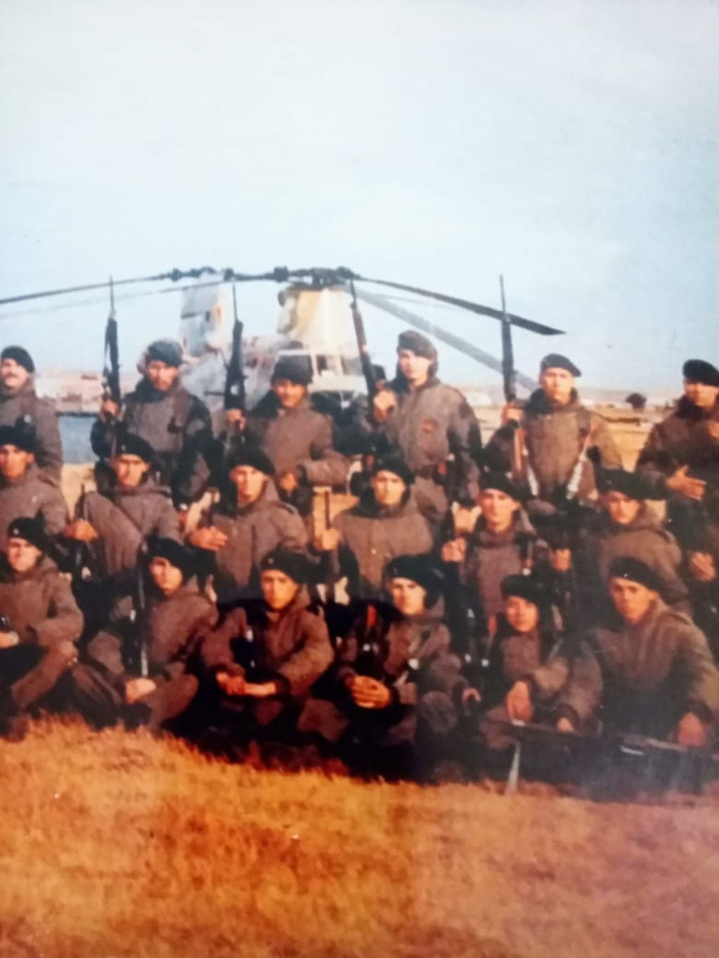 La foto del regimiento que combatió junto a Darío Salas, a partir del 2 de abril de 1982.