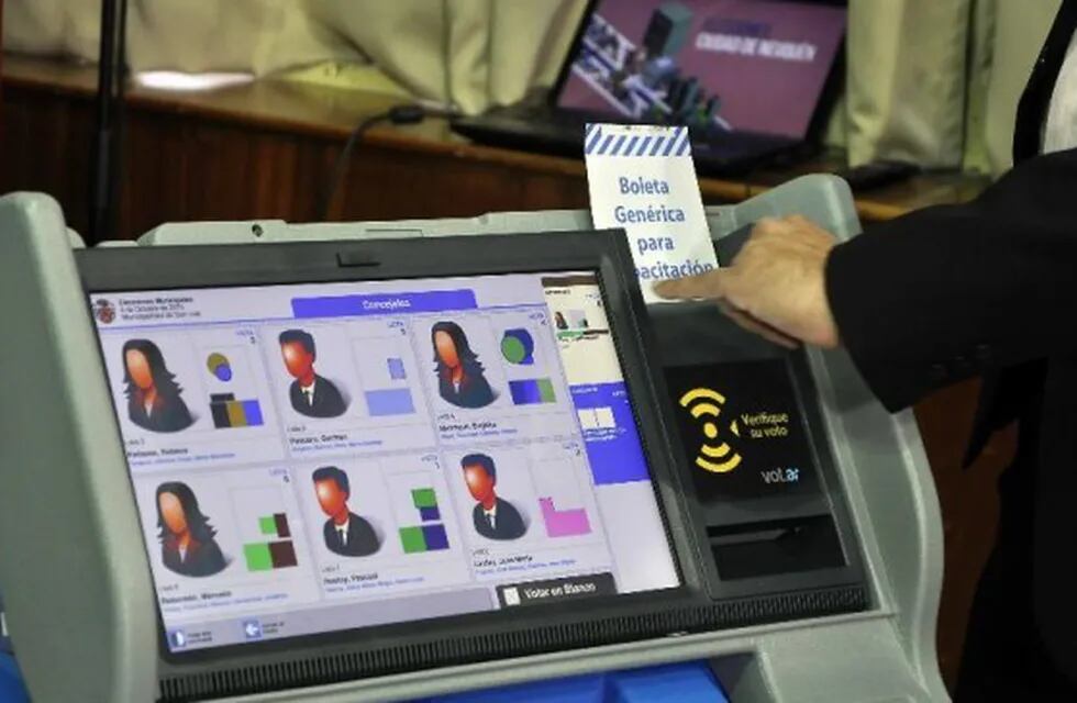 Papel y digital: el complicado doble voto de octubre en Neuquén