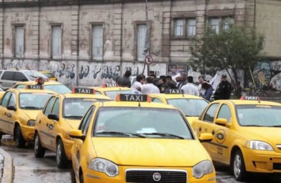Los taxistas atraviesan una grave situación por la pandemia.