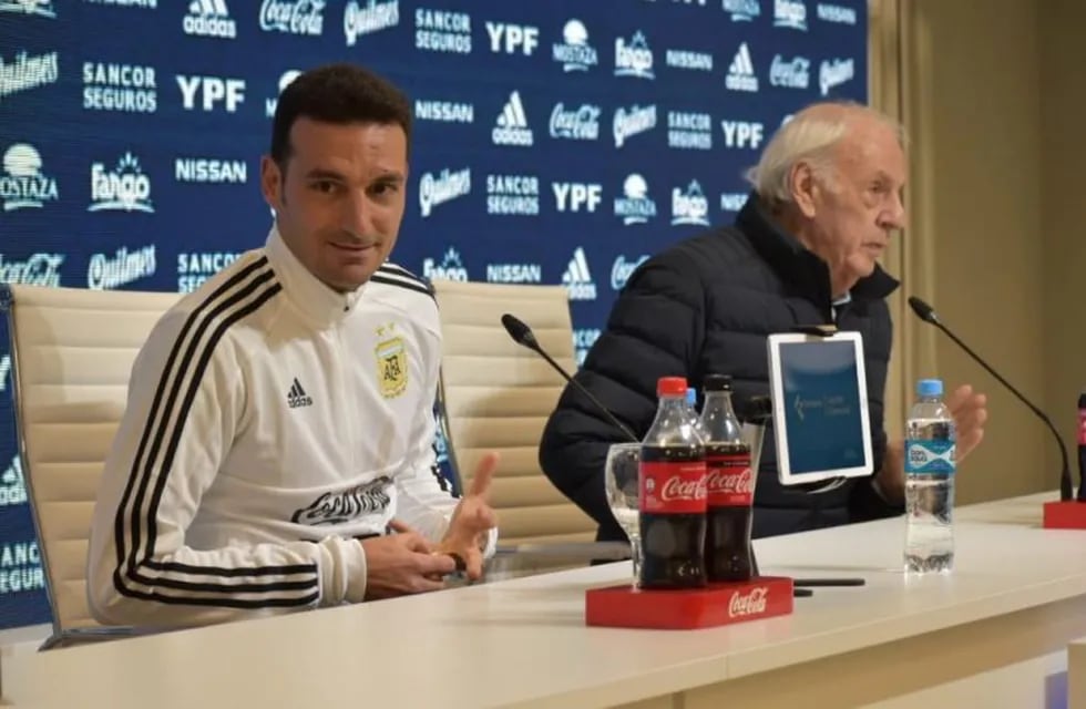 Lionel Scaloni y César Luis Menotti. (@Argentina)