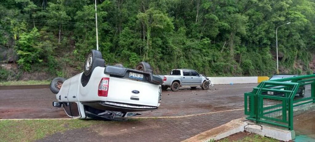 Espectacular despiste en Aristóbulo del Valle: la camioneta era robada y se hallaba repleta de cigarrillos.