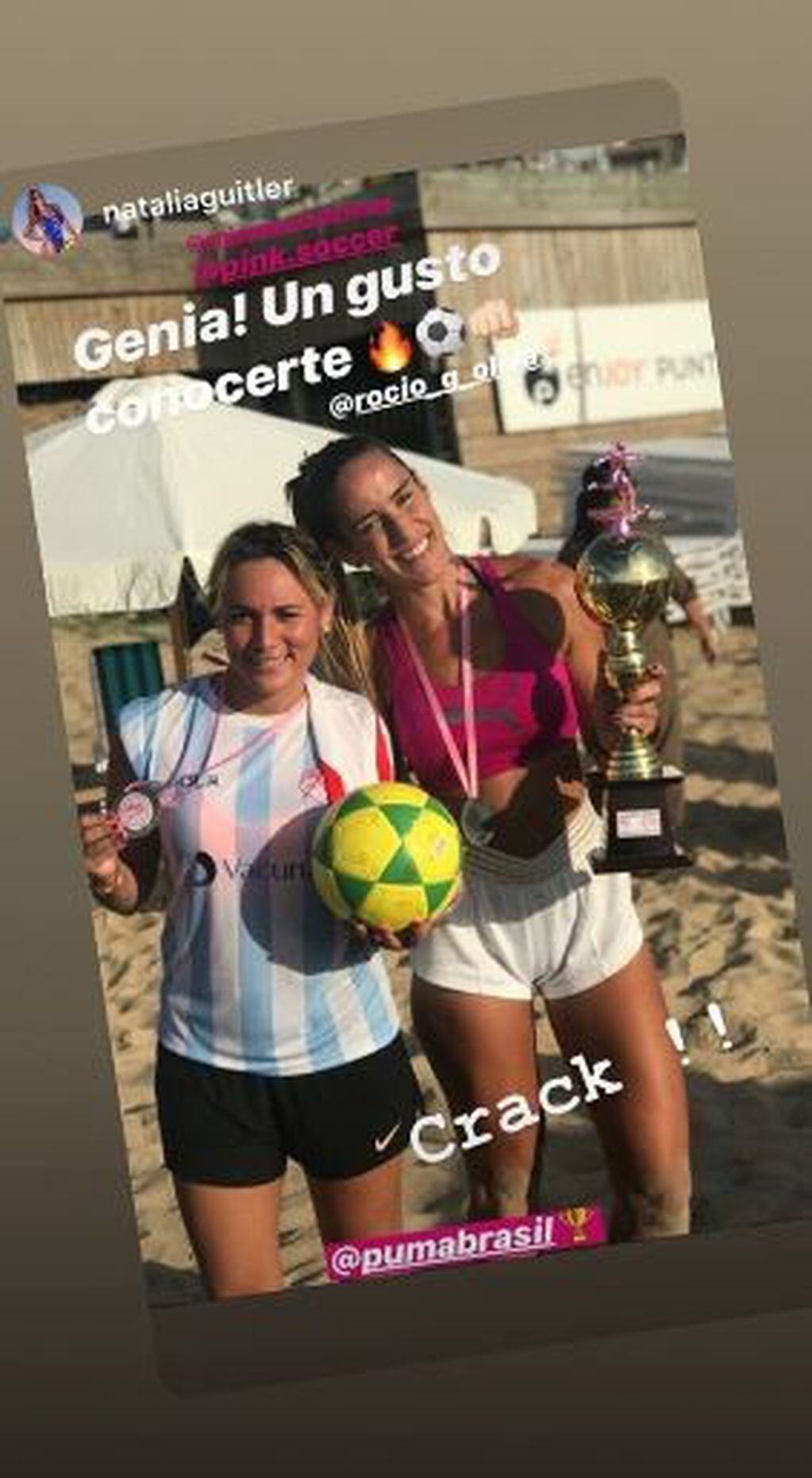 Rocío Oliva disputó un triangular de fútbol playa en Punta del Este.
