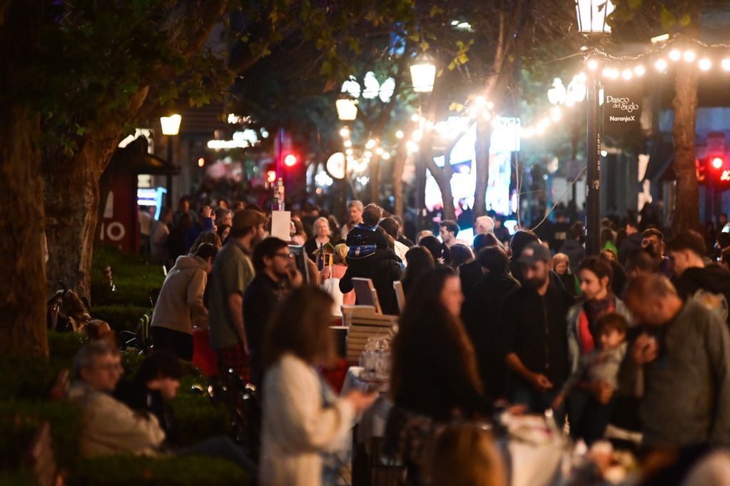 Las calles Córdoba y San Martín se llenaron de gente hasta la noche.