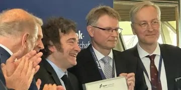 Milei llegó a Alemania y recibió un premio en Hamburgo