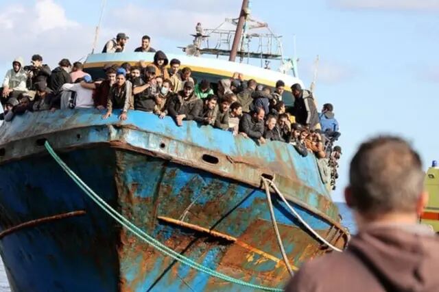 Drama en el Mediterráneo: se hundió un barco con refugiados frente a Grecia y hay más de 50 muertos