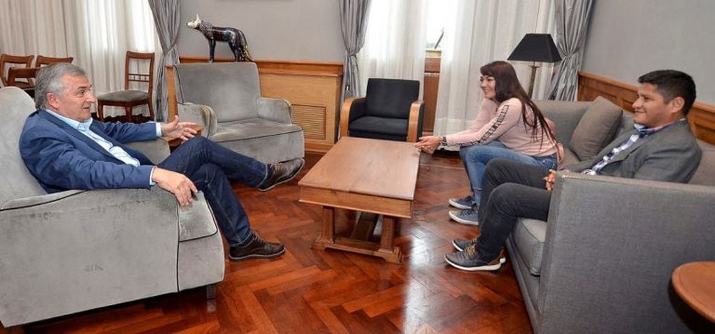 El Gobernador recibió a la campeona mundial Brenda Carabajal en la Casa de Gobierno.