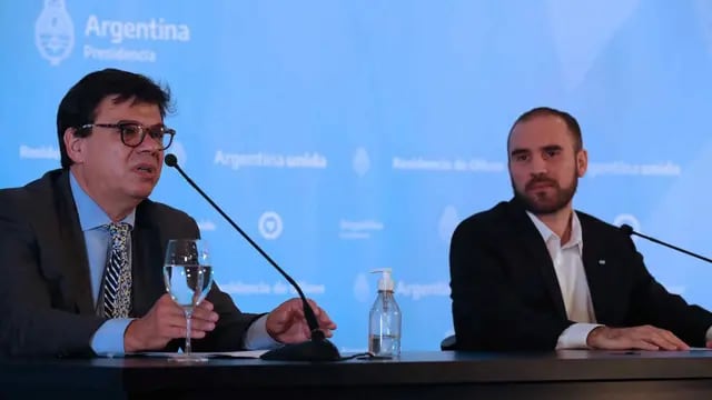 Anuncio. Claudio Moroni, ministro de Trabajo, y Martín Guzmán, ministro de Economía, hicieron ayer un anuncio dirigido a monotributistas y trabajadores informales. (Télam)