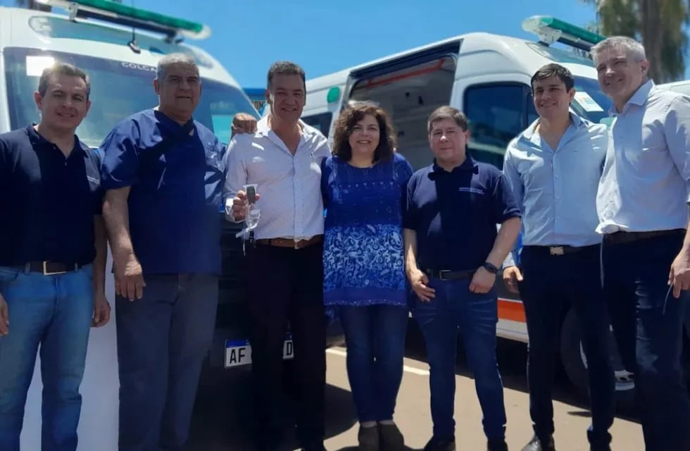 Ministra Carla Vizzotti junto a autoridades lanzaron la Campaña Nacional Contra el Dengue y entregaron ambulancias en Puerto Iguazú