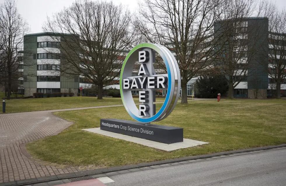Europa le aprobó a Monsanto la compra de Bayer con condiciones. (Bloomberg).