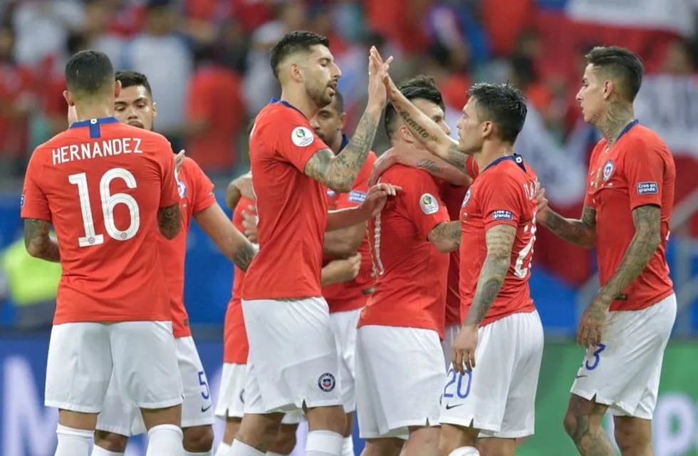 Players of Chile greet each other after defeating Ecuador 2-1 in a Copa America football tournament group match at the Fonte Nova Arena in Salvador, Brazil, on June 21, 2019. - Chile won 2-1. (Photo by Raul ARBOLEDA / AFP)