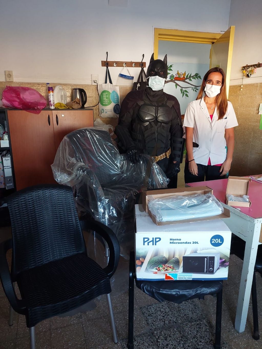 Batman Solidario recibe $66.000 de una donante para el Hospital Alejandro Korn.