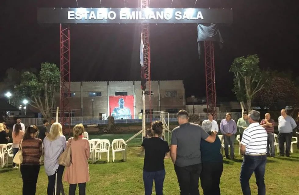 Las imágenes del emotivo homenaje a Emiliano Sala en Progreso