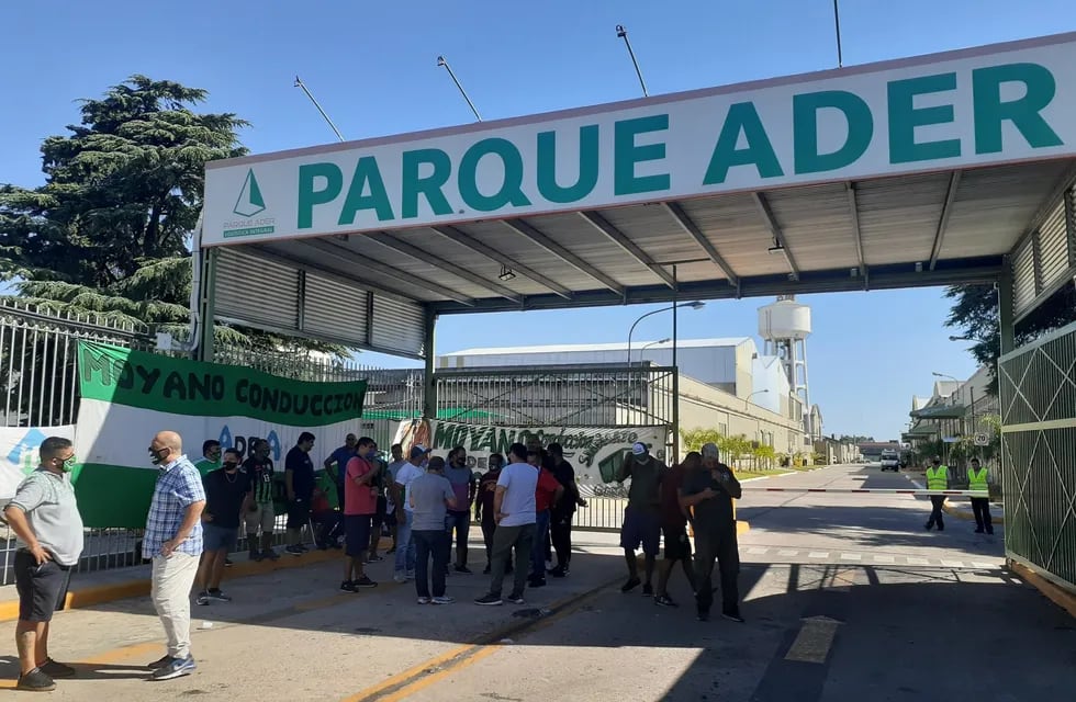 Bloqueo de Camioneros a Parque Ader