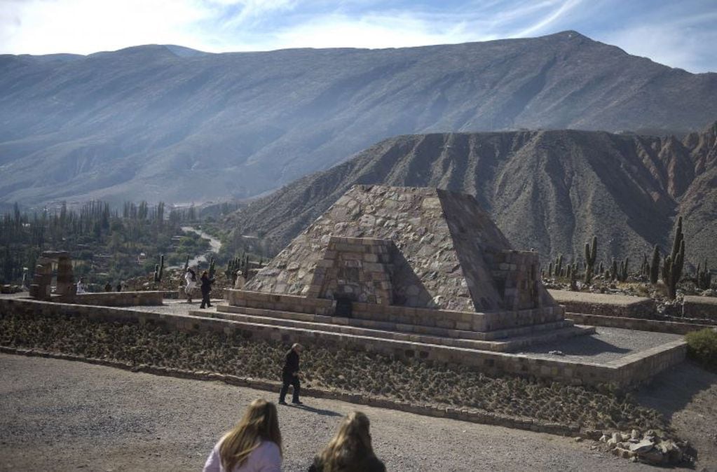 Las ruinas reconstruidas del Pucará de Tilcara son una referencia de la Quebrada de Humahuaca para los turistas y viajeros del mundo. A corta distancia de allí, en la pequeña ciudad ubicada a sus pies, se llevará a cabo el próximo "Enero Tilcareño". (AFP)