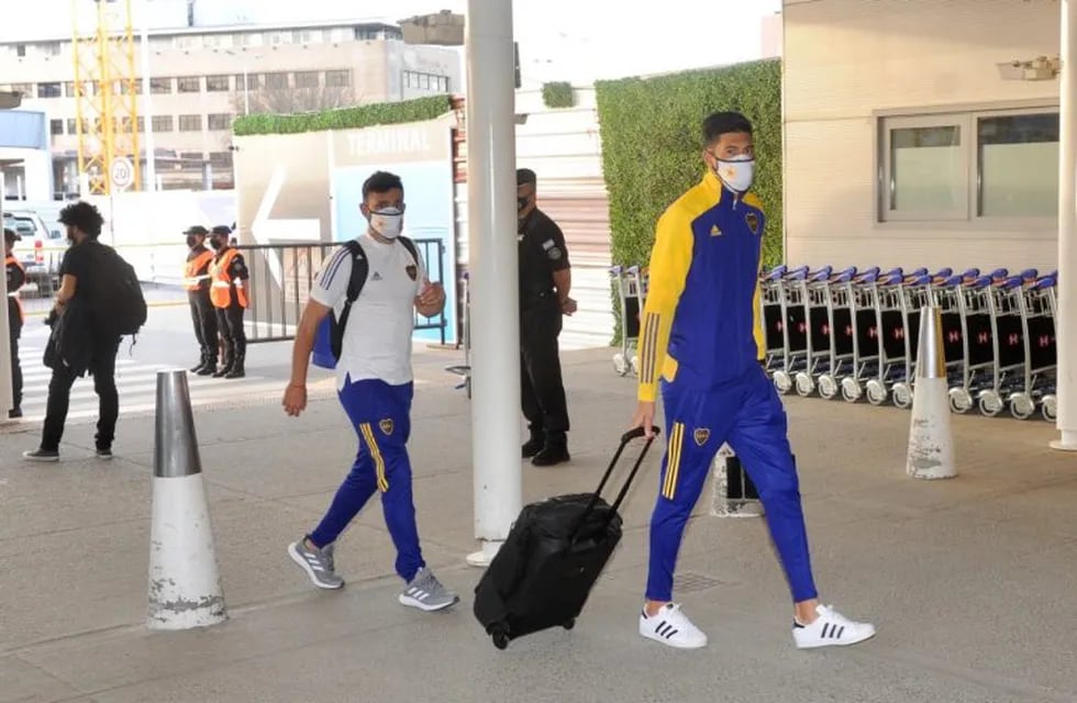 Jugadores de Boca viajando hacia Paraguay (Foto: Clarín)