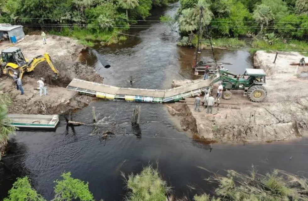 Los productores de Colonia Tacuarí reclaman la construcción de un nuevo puente Bailey por temor al desborde del actual.